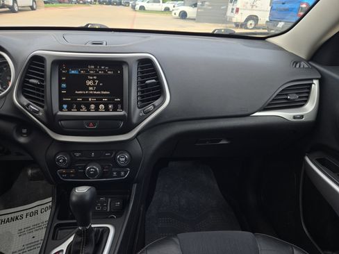 Used 2018 Jeep Cherokee Latitude Plus FWD image 22