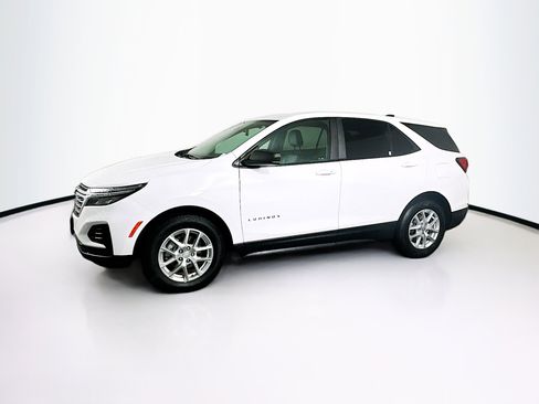 Used 2022 Chevrolet Equinox LS w/ LS Convenience Package image 4