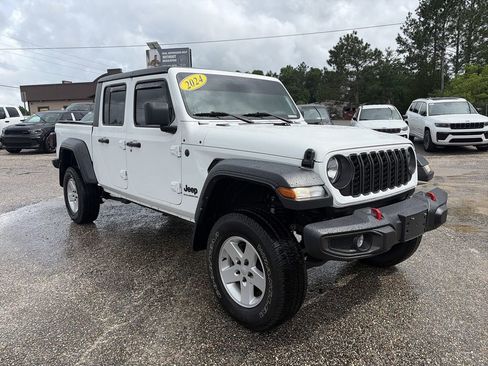 Used 2024 Jeep Gladiator Sport AWD/4WD image 8