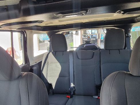 Used 2018 Jeep Wrangler Unlimited Sport AWD/4WD image 23