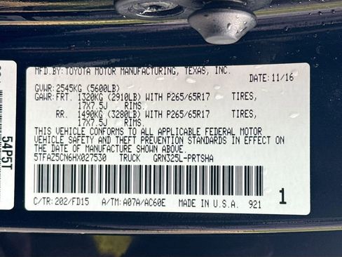 Used 2017 Toyota Tacoma TRD Off-Road image 30