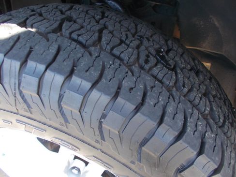 Used 2016 Nissan Frontier SV image 12