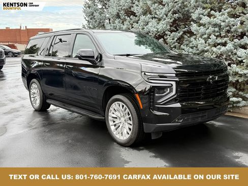 Used 2025 Chevrolet Suburban RST image 12