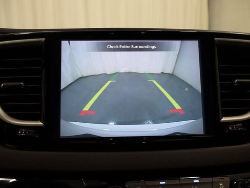 Used 2025 Chrysler Pacifica Select FWD image 23