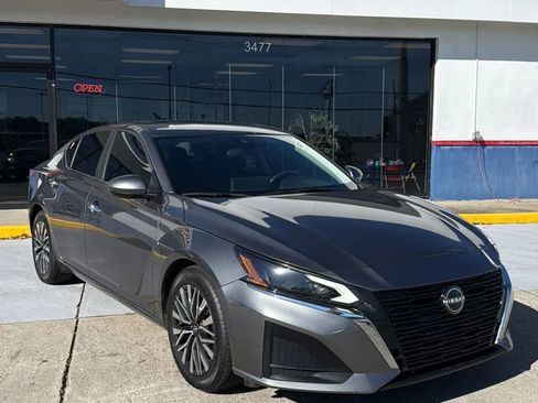 Used 2023 Nissan Altima 2.5 SV w/ SV Premium Package image 1