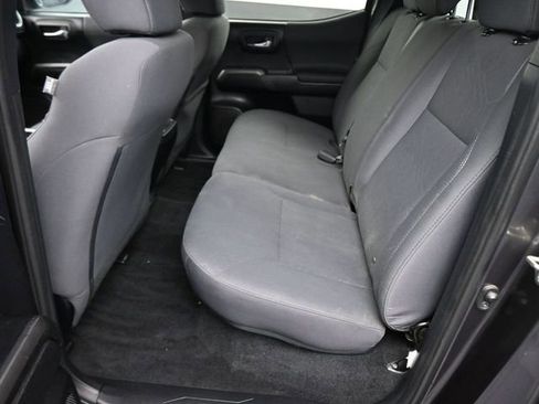 Used 2019 Toyota Tacoma TRD Sport image 19