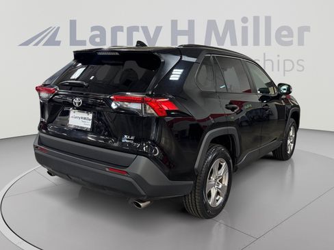 Used 2025 Toyota RAV4 XLE AWD/4WD image 5
