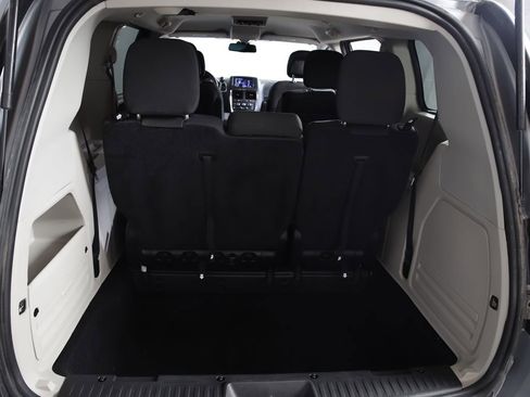 Used 2019 Dodge Grand Caravan SE w/ UConnect Hands-Free Group image 11