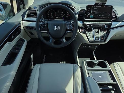 New 2026 Honda Odyssey Touring image 9