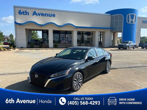 Used 2025 Nissan Altima 2.5 SV AWD/4WD image 1