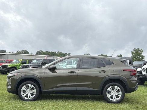 Used 2024 Chevrolet Trax LS FWD image 12