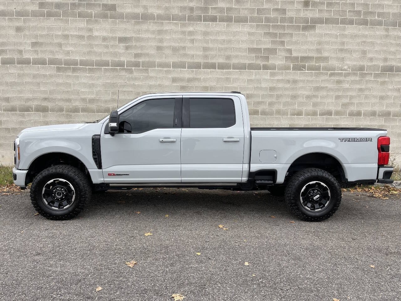 Used 2026 Ford F350 Platinum w/ Tremor Off-Road Package AWD/4WD image 10