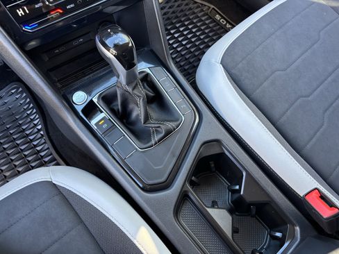 Certified 2025 Volkswagen Taos SE w/ Black Wheel Package image 23