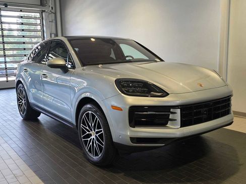 Used 2024 Porsche Cayenne Coupe image 9