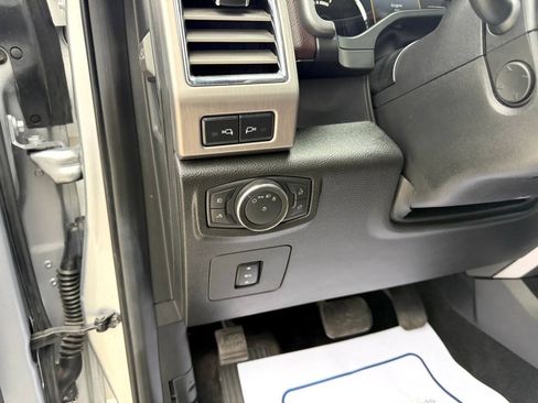 Used 2015 Ford F150 Platinum w/ Equipment Group 701A Luxury AWD/4WD image 19