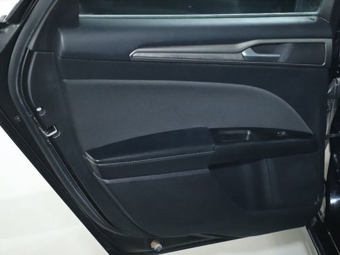 Used 2017 Ford Fusion SE w/ Fusion SE Technology Package image 13