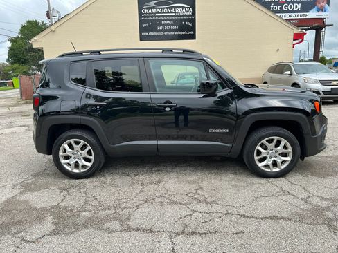 Used 2018 Jeep Renegade Latitude w/ Cold Weather Group AWD/4WD image 8