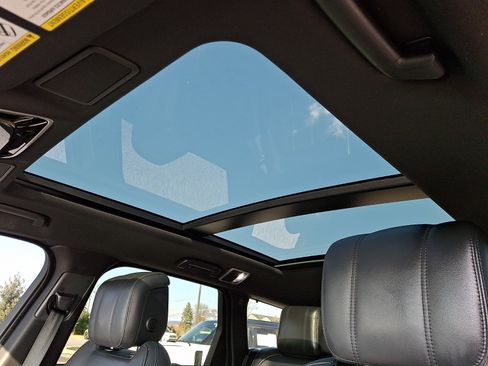 Used 2022 Land Rover Range Rover Sport HST image 14