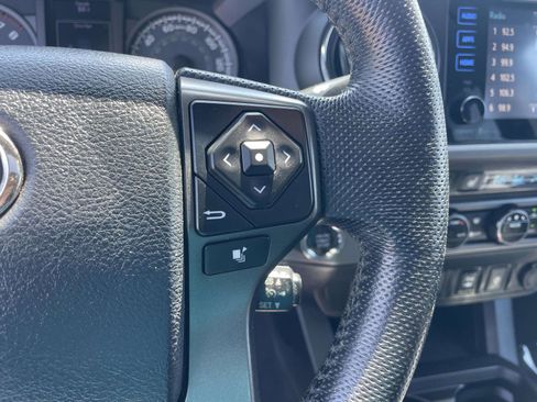 Used 2016 Toyota Tacoma TRD Sport w/ Premium & Technology Package image 19