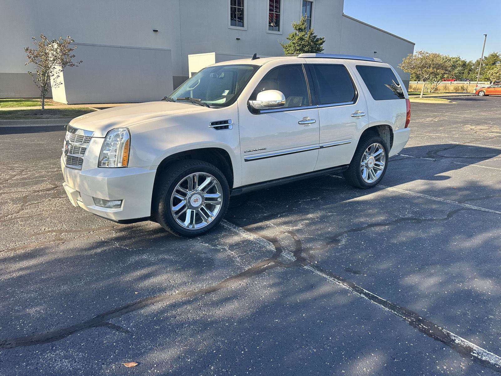 Used 2013 Cadillac Escalade Platinum AWD/4WD image 1