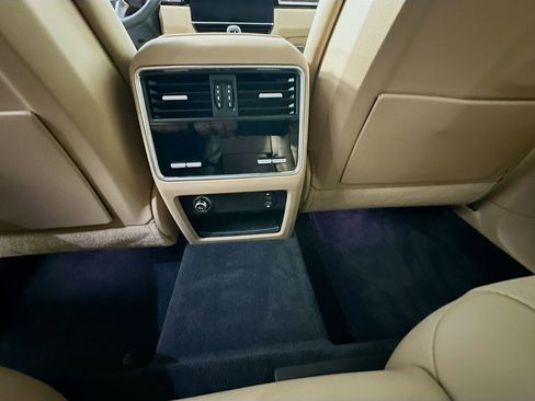 Used 2023 Porsche Cayenne Platinum Edition image 41