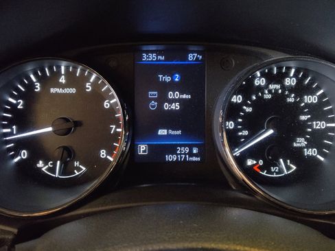Used 2020 Nissan Rogue SV FWD image 23