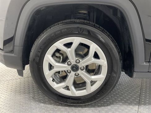 Used 2025 Jeep Compass Latitude AWD/4WD image 10