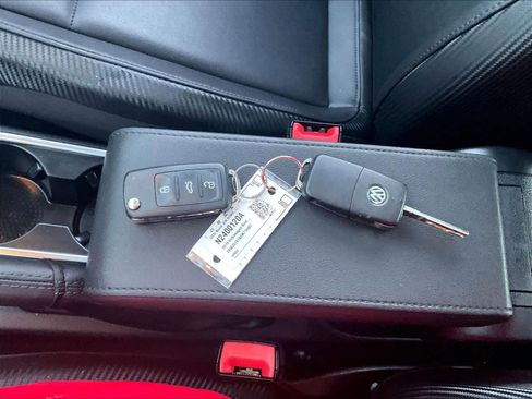 Used 2019 Volkswagen Beetle 2.0T SE image 28