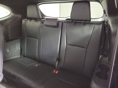 Used 2024 Toyota Highlander XSE FWD image 14
