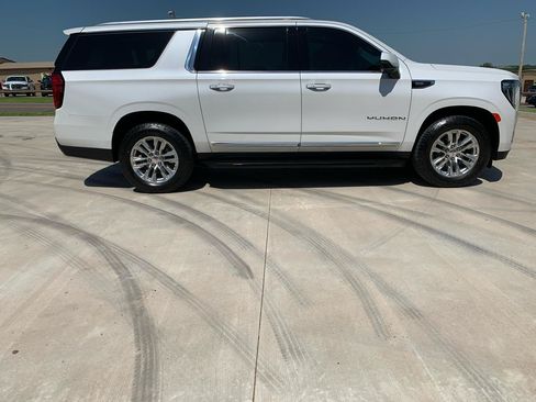 Used 2021 GMC Yukon XL SLT w/ SLT Premium Package AWD/4WD image 6