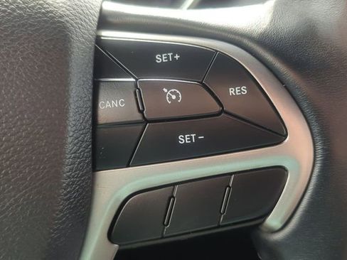 Used 2020 Jeep Grand Cherokee Altitude image 14