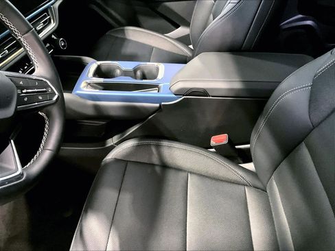 Used 2025 Chevrolet Equinox EV LT w/ Convenience Package image 18