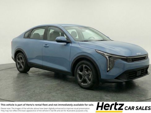 Used 2025 Kia K4 LXS image 1