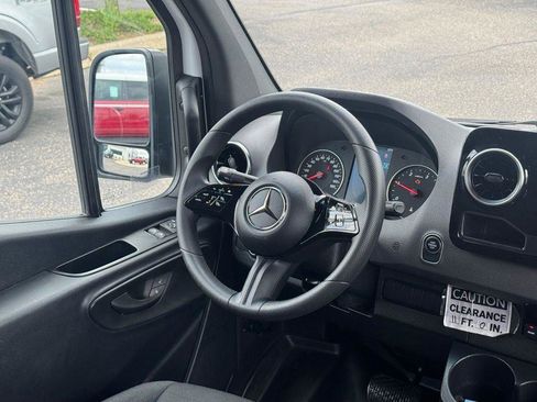 Used 2025 Mercedes-Benz Sprinter 2500 image 20