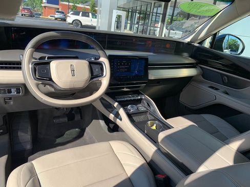 Used 2024 Lincoln Nautilus Premier AWD/4WD image 19