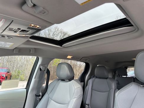 Certified 2023 Toyota Sienna XLE AWD/4WD image 38