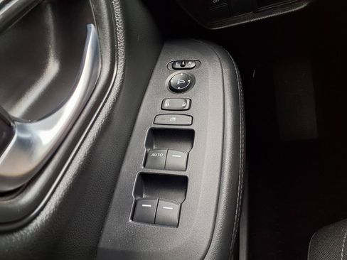 Certified 2025 Honda HR-V LX image 10