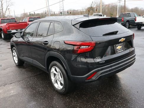 Used 2024 Chevrolet Trax LS w/ LS Convenience Package image 3