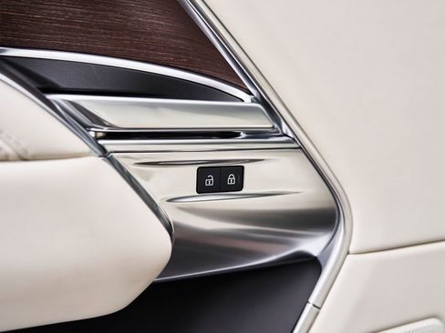 Used 2024 Land Rover Range Rover Long Wheelbase SE image 43