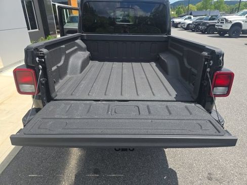 Used 2025 Jeep Gladiator Sport AWD/4WD image 28