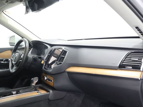 Used 2022 Volvo XC90 T6 Momentum w/ Advanced Package AWD/4WD image 23