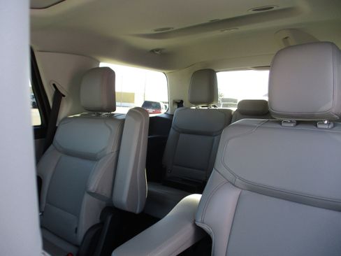 Used 2025 Ford Expedition Active image 19