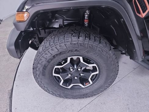 Used 2022 Jeep Gladiator Rubicon w/ LED Lighting Group AWD/4WD image 10