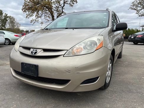 Used 2009 Toyota Sienna LE image 2