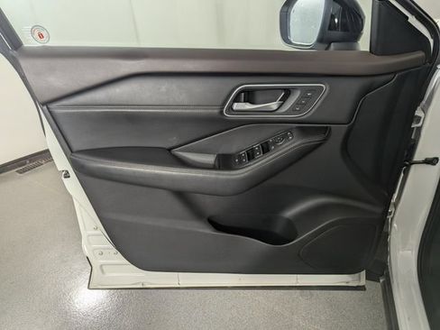 Used 2021 Nissan Rogue Platinum AWD/4WD image 9