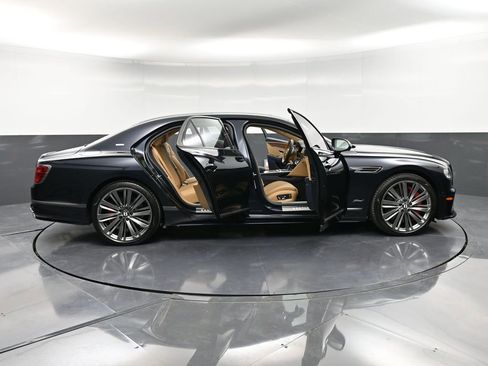 Used 2025 Bentley Flying Spur Plug-In Hybrid image 40