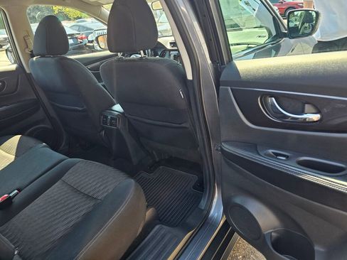 Used 2018 Nissan Rogue S image 13