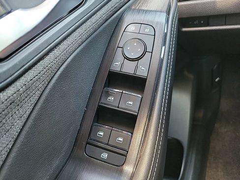 Used 2022 Nissan Rogue SV FWD image 12