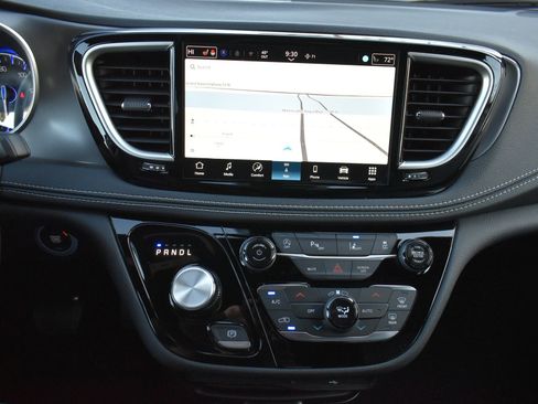 New 2026 Chrysler Pacifica Select image 28