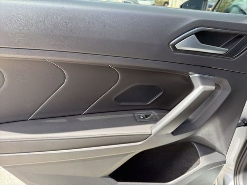 Used 2022 Volkswagen Tiguan SE image 12